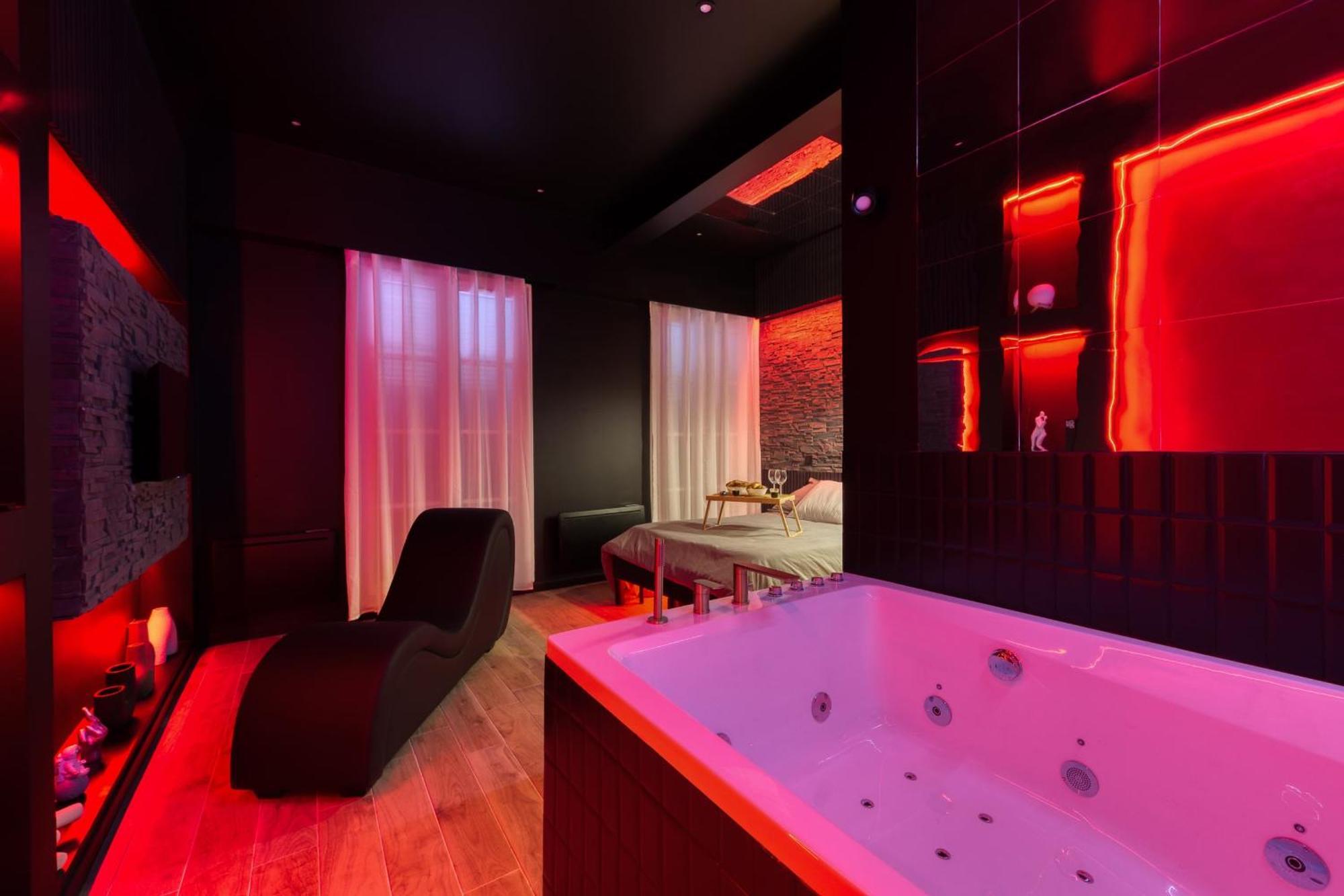 Suite Deluxe - Jacuzzi Melun Luaran gambar