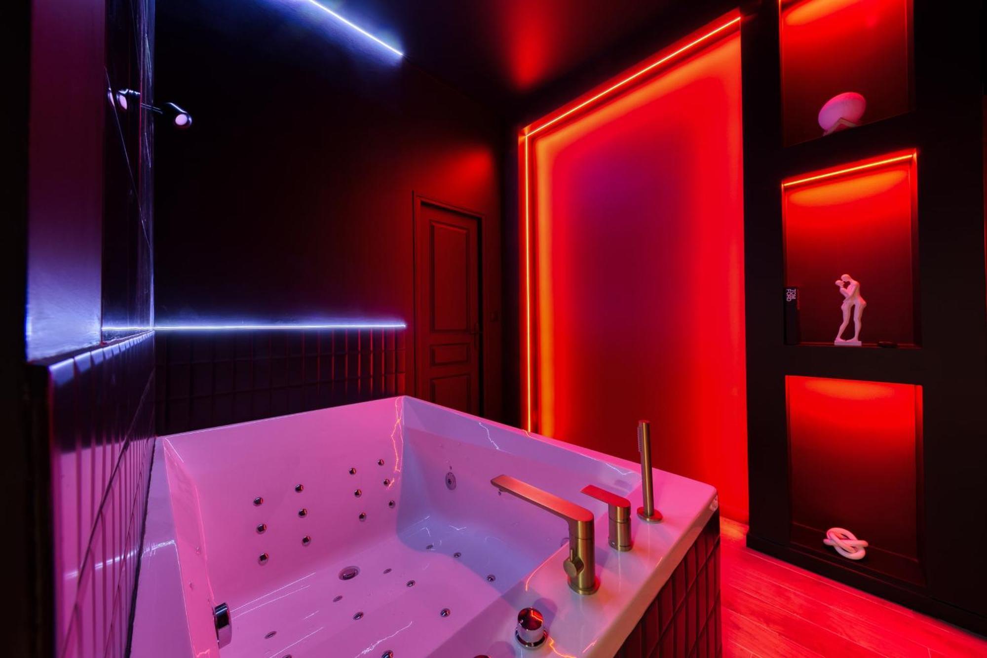 Suite Deluxe - Jacuzzi Melun Luaran gambar