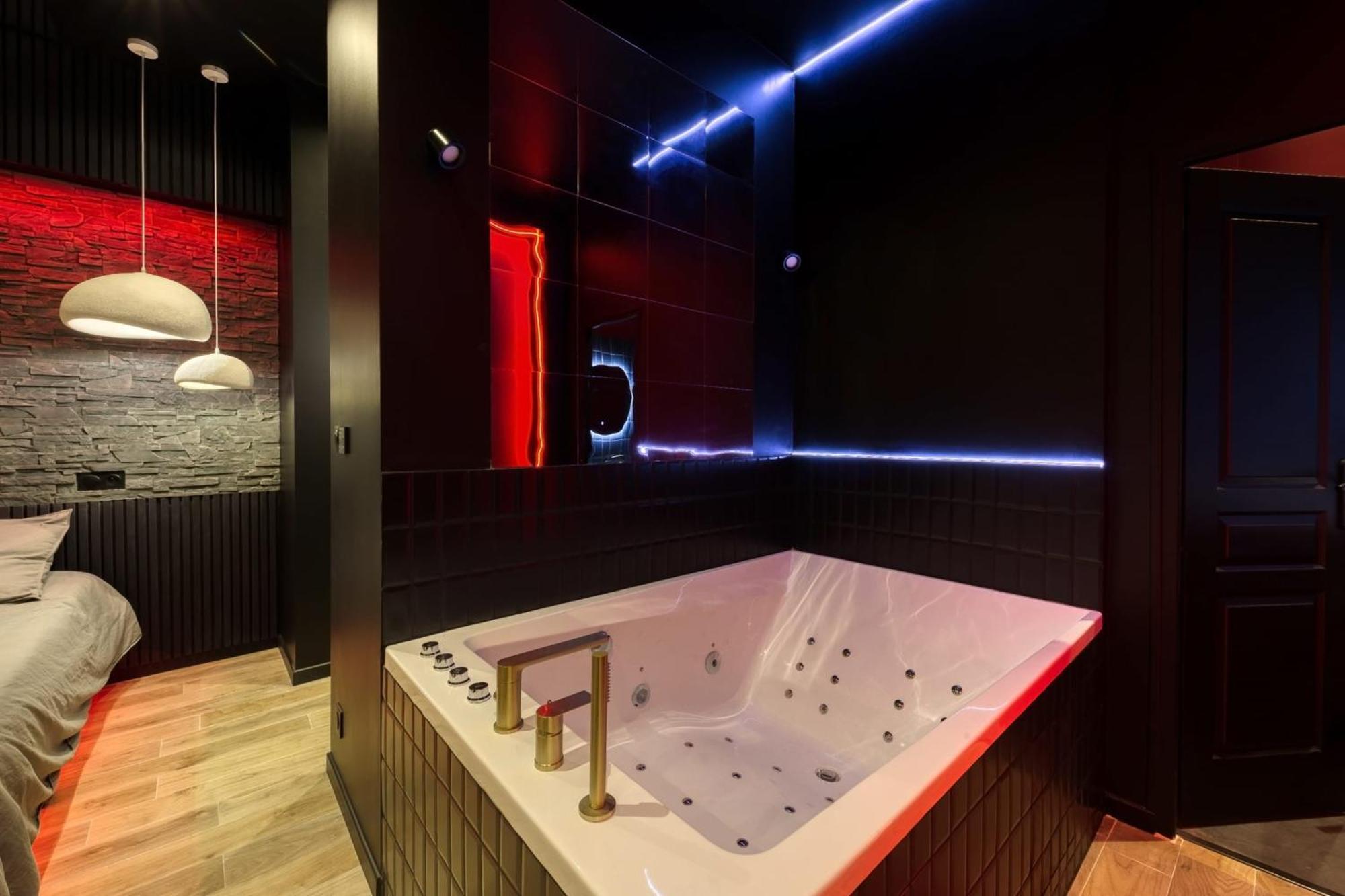 Suite Deluxe - Jacuzzi Melun Luaran gambar